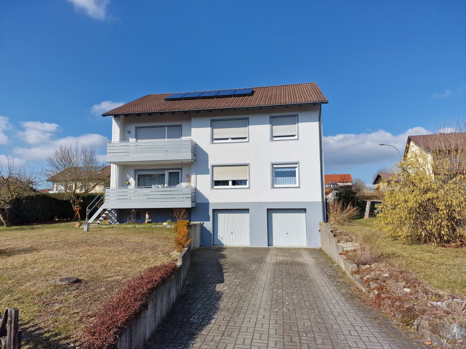 Sehr gepflegtes 2-Familienhaus zu verkaufen!