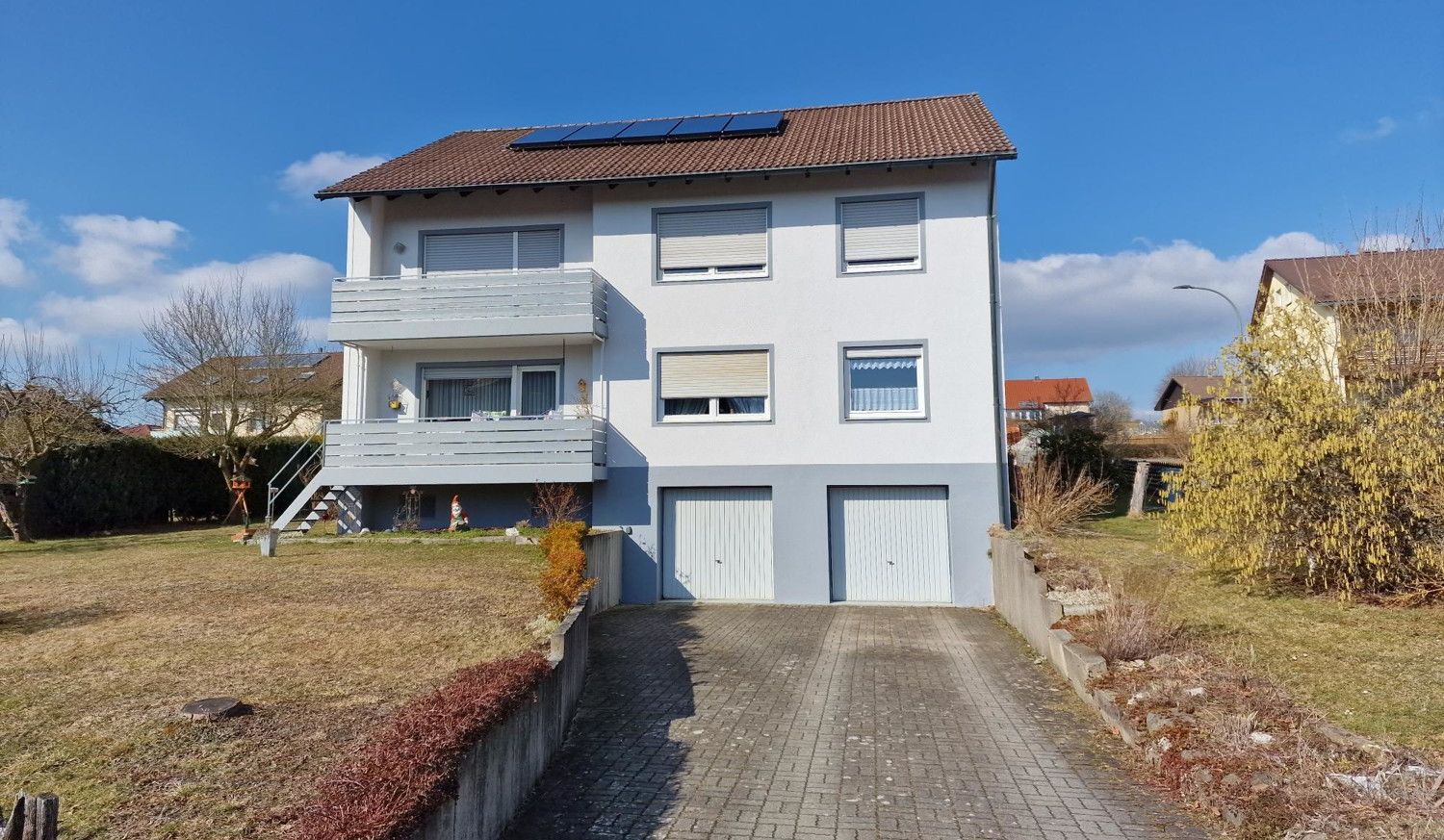 Sehr gepflegtes 2-Familienhaus zu verkaufen!