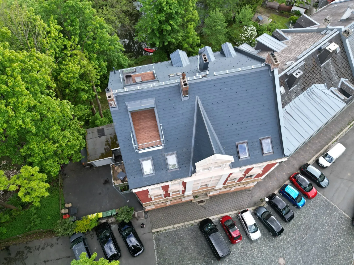 Beautiful Art Nouveau apartment building, completely renovated!