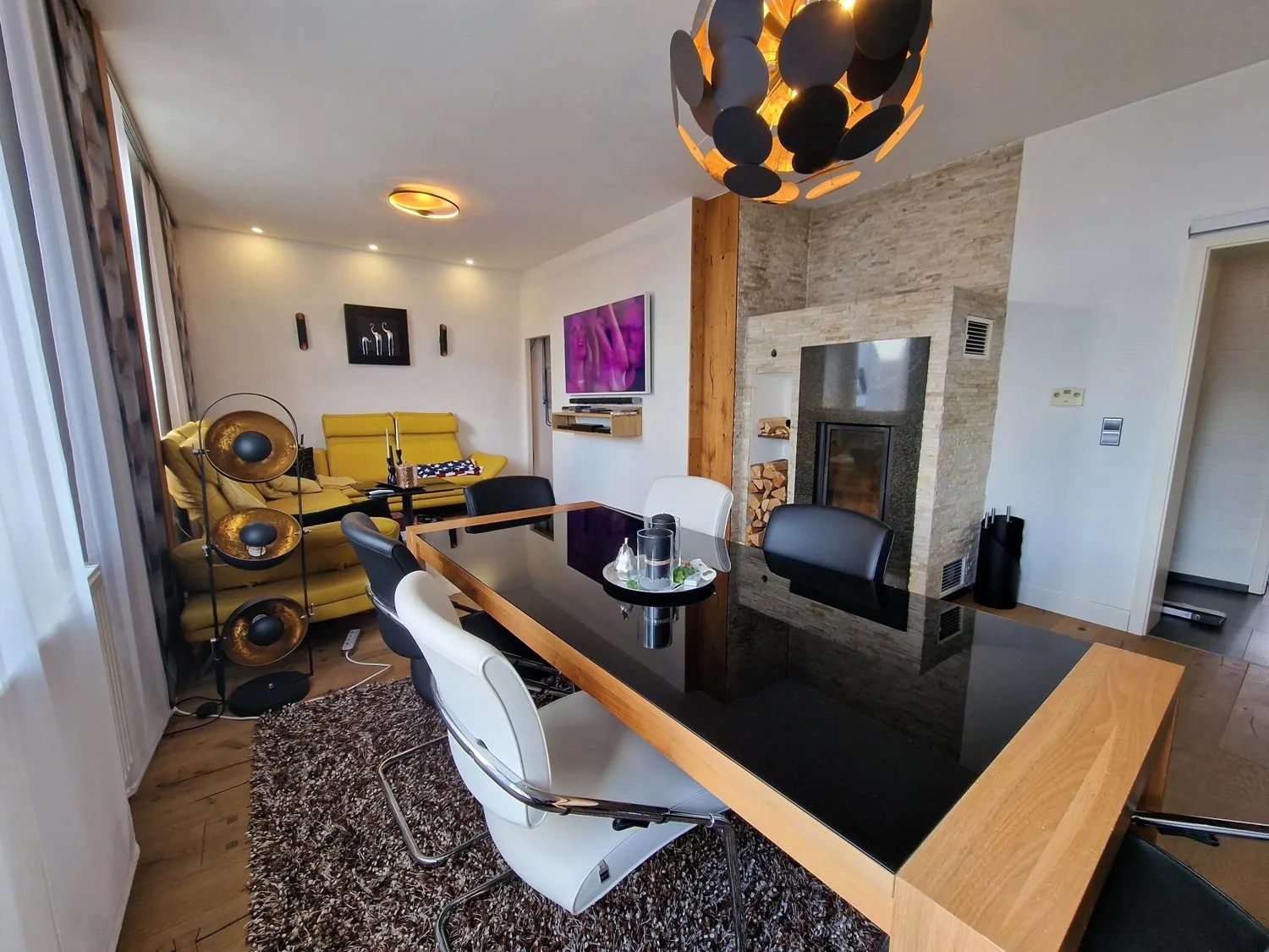 Appartement entièrement meublé avec local commercial - travaillez et vivez sous le même toit !
