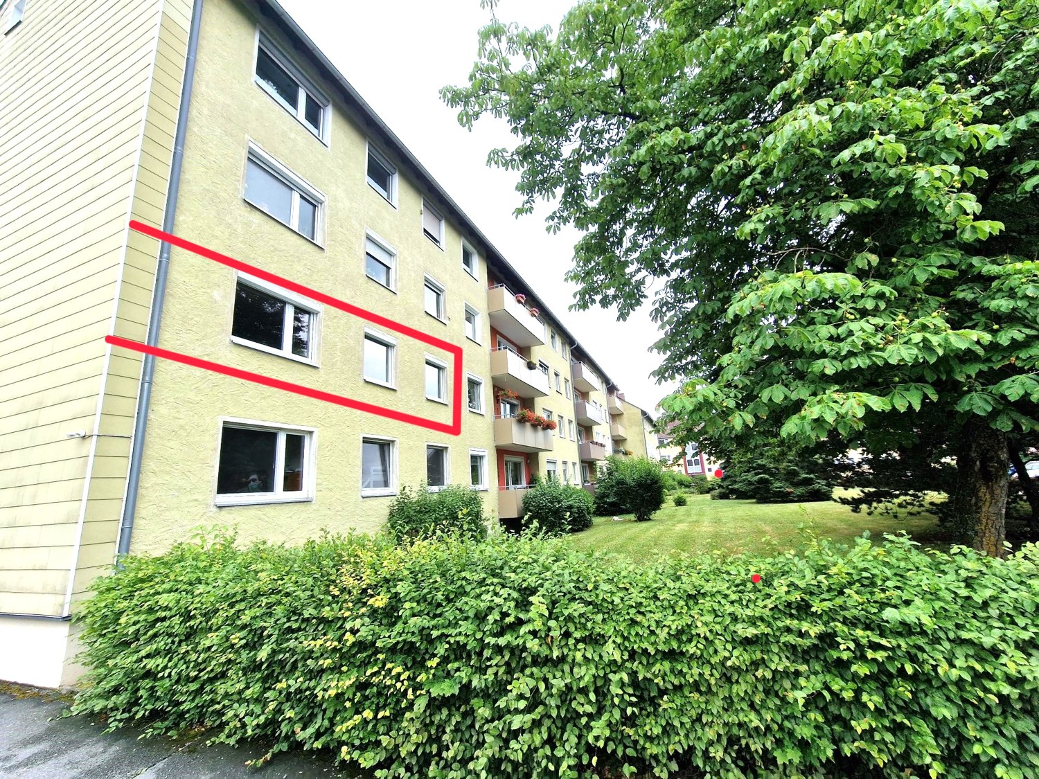 Schöne Eigentumswohnung mit Einbauküche und Garage zu verkaufen