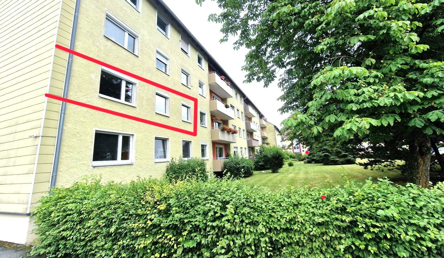 Schöne Eigentumswohnung mit Einbauküche und Garage zu verkaufen