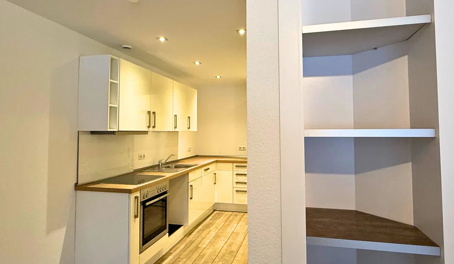 Blick aus dem Wohnbereich