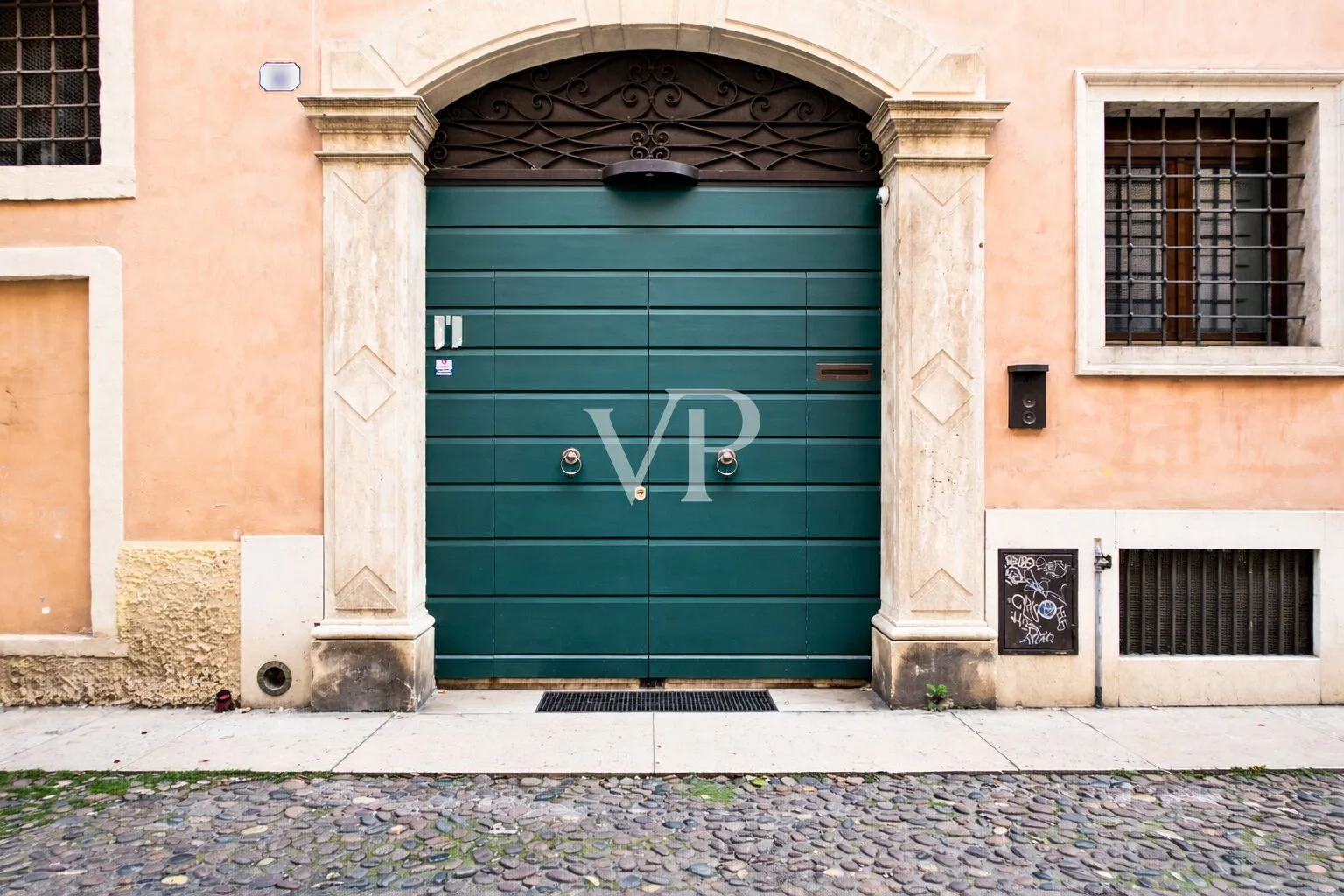 Prestigeträchtiges historisches Gebäude im Zentrum von Verona mit Dreifachgarage