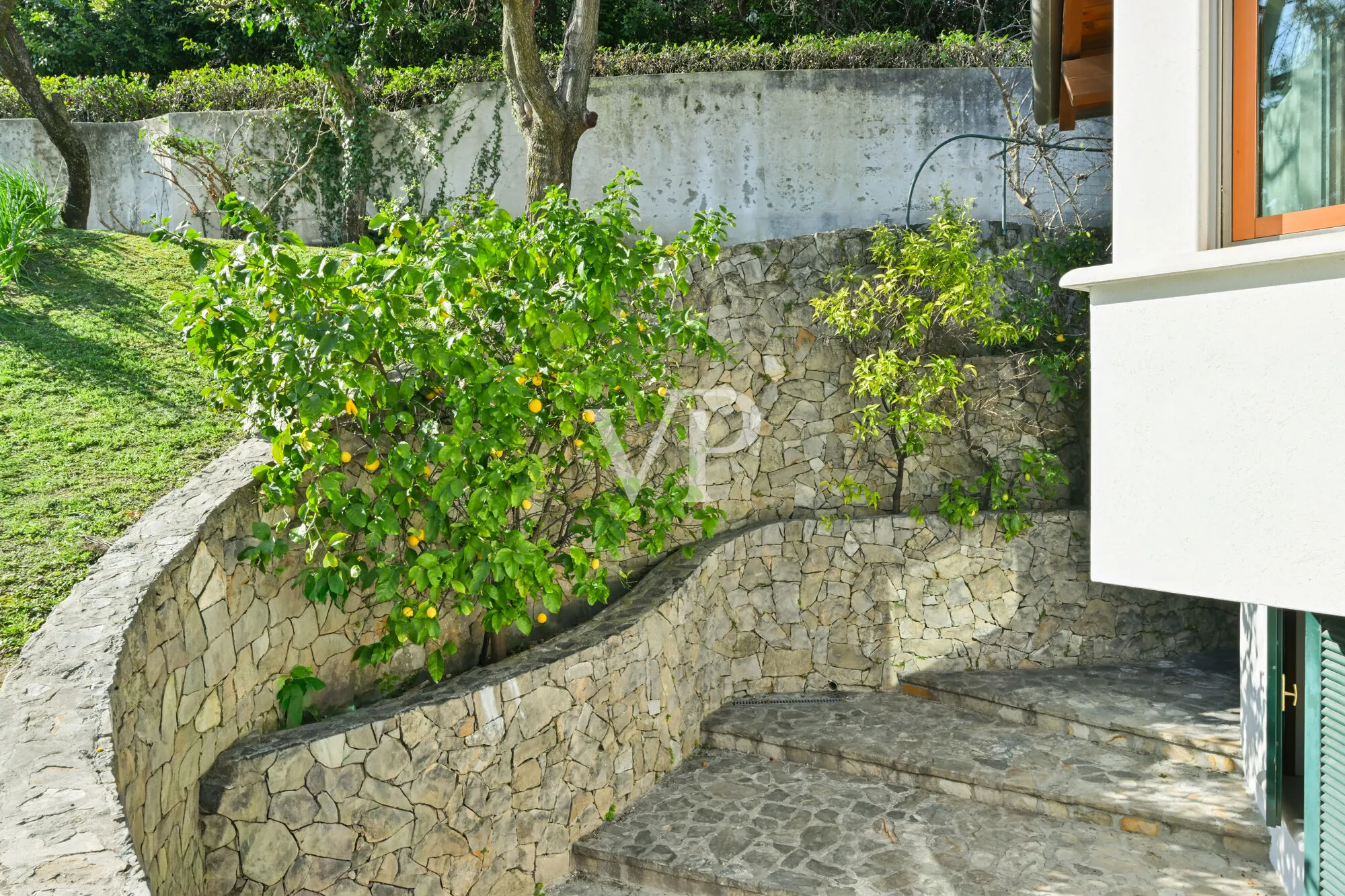 Elegante Villa mit traumhaftem Seepanorama