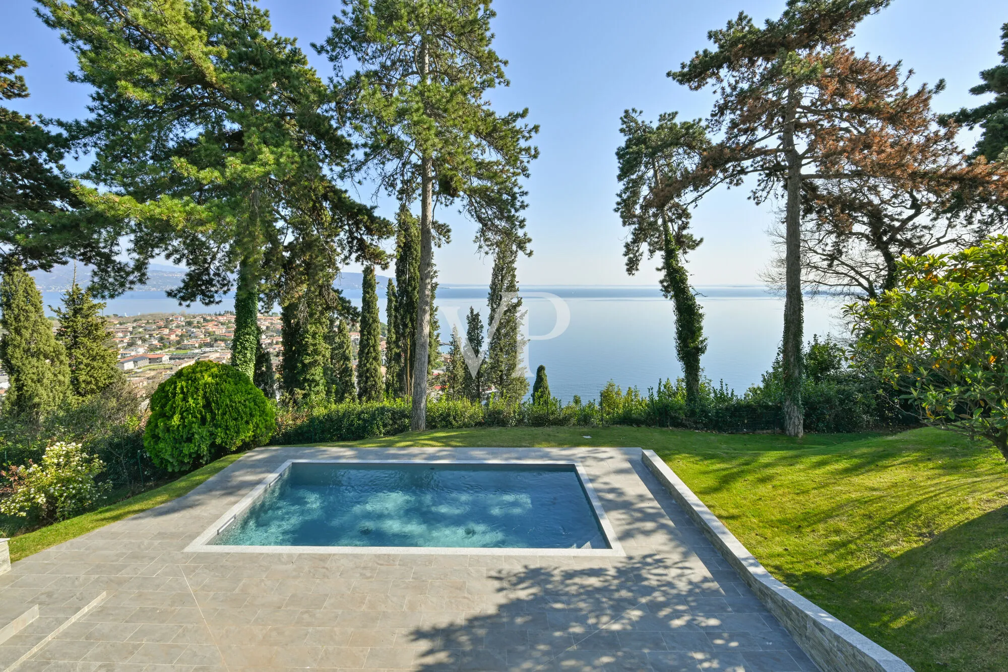 Elegante Villa mit traumhaftem Seepanorama