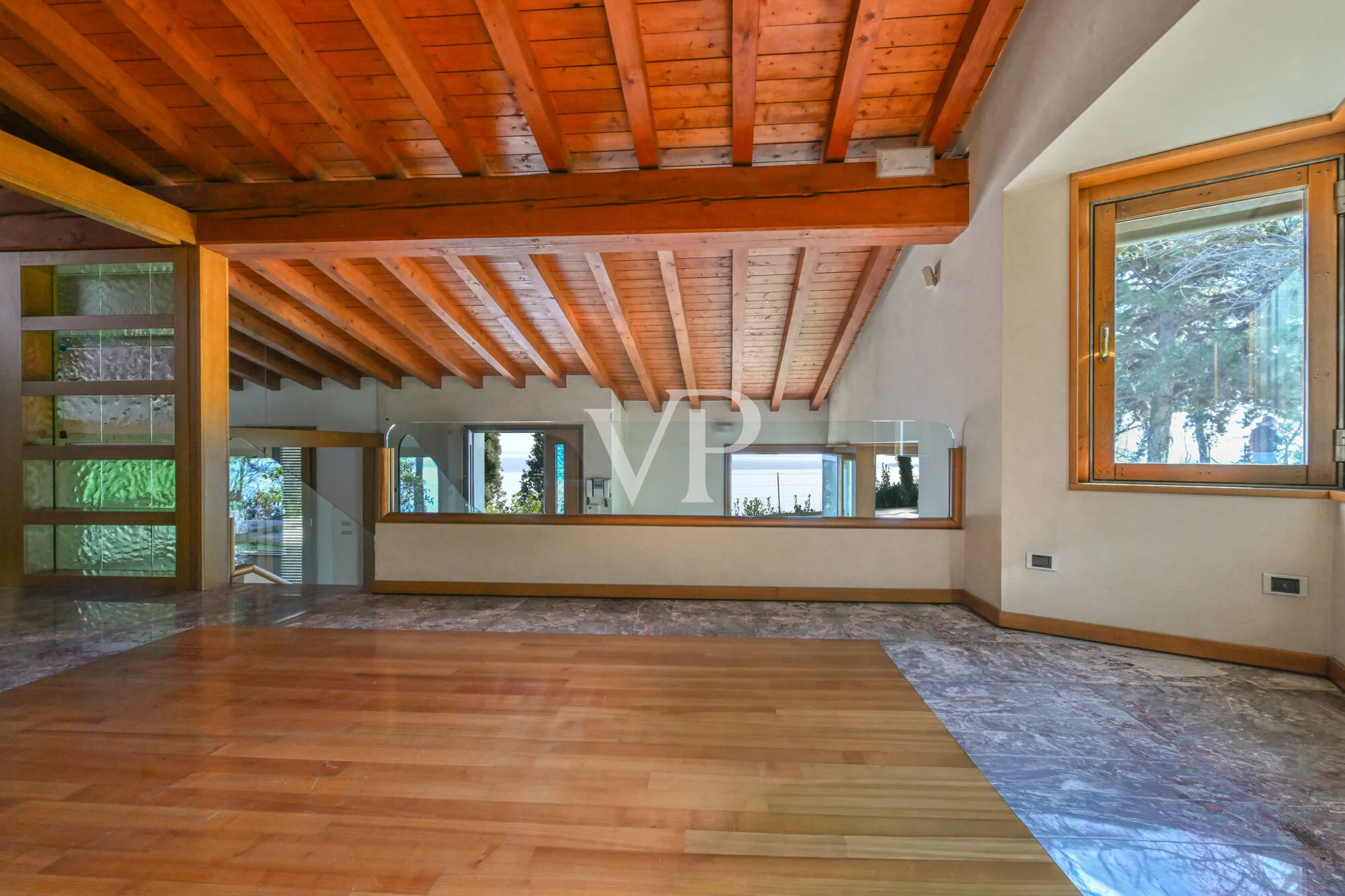 Elegante Villa mit traumhaftem Seepanorama