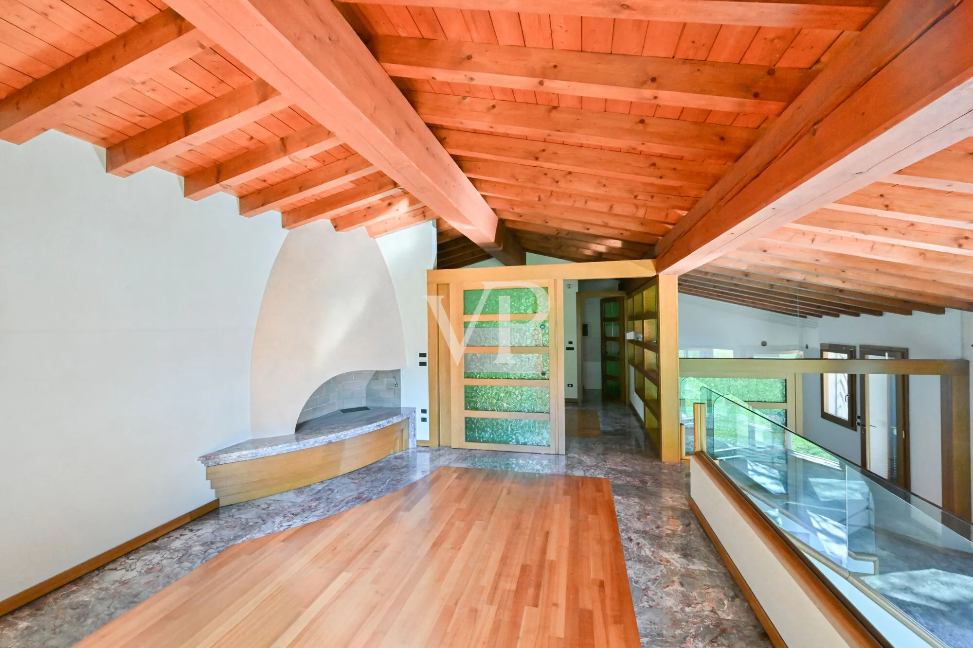 Elegante Villa mit traumhaftem Seepanorama