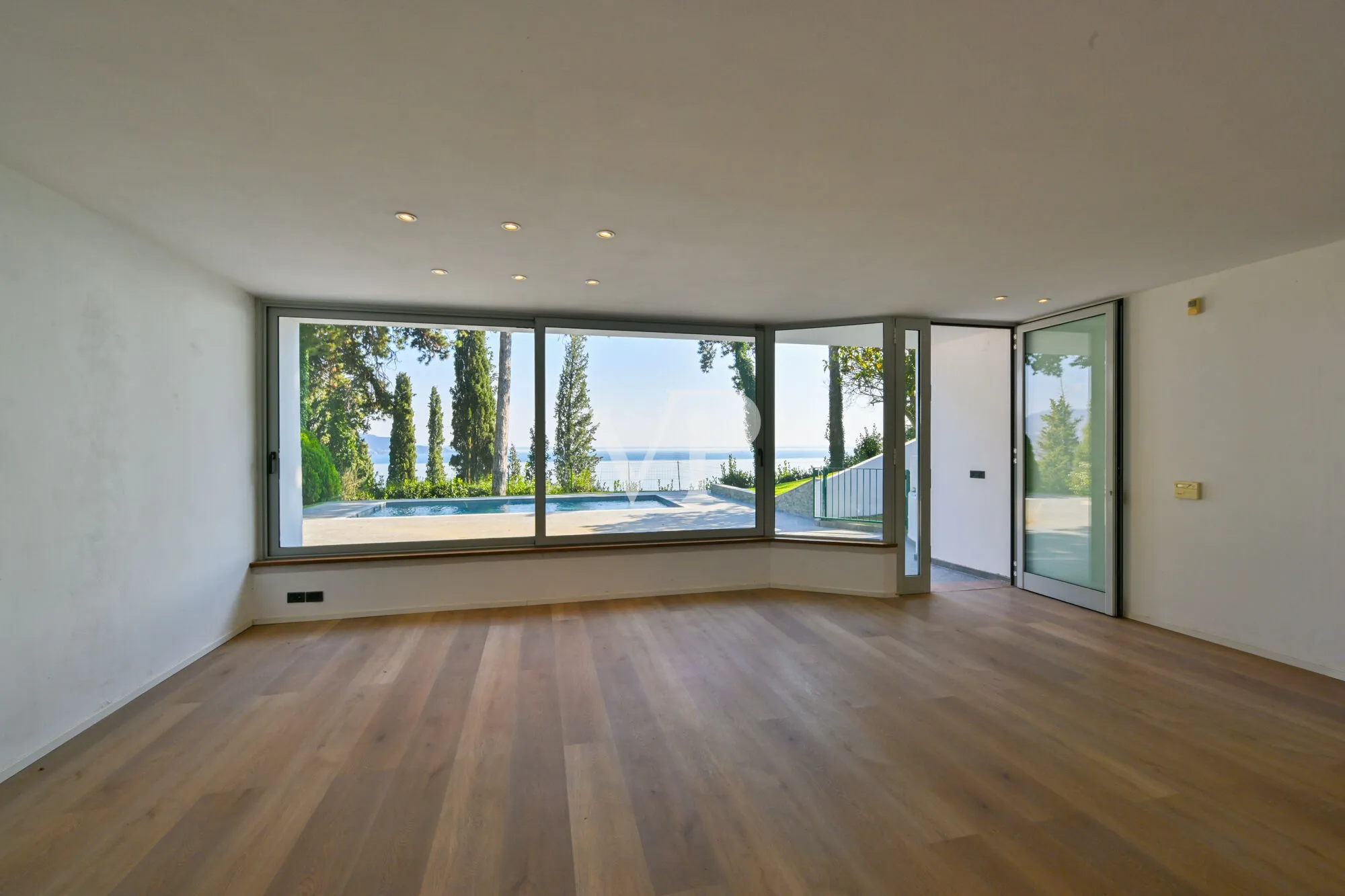 Elegante Villa mit traumhaftem Seepanorama