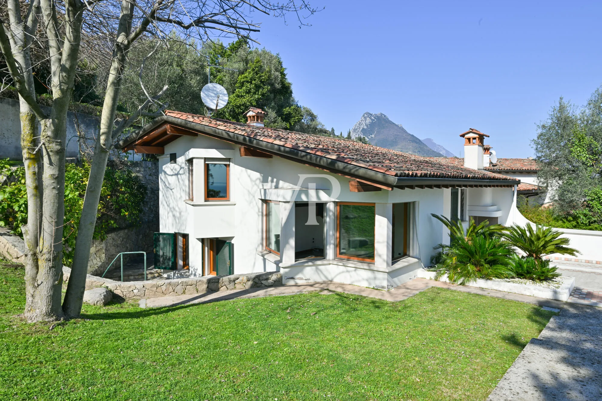 Elegante Villa mit traumhaftem Seepanorama