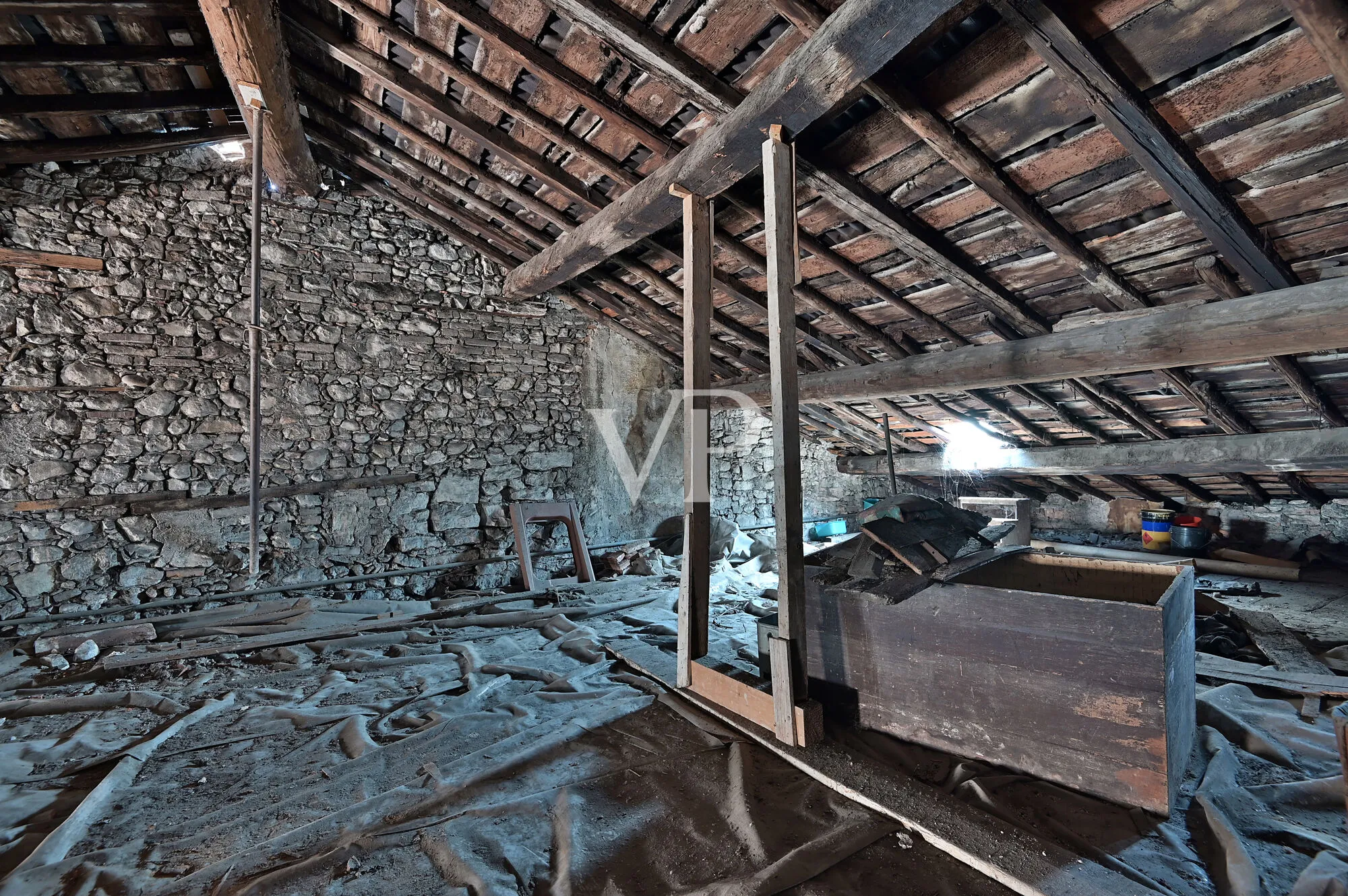 Edificio histórico emblemático en el corazón de Salò