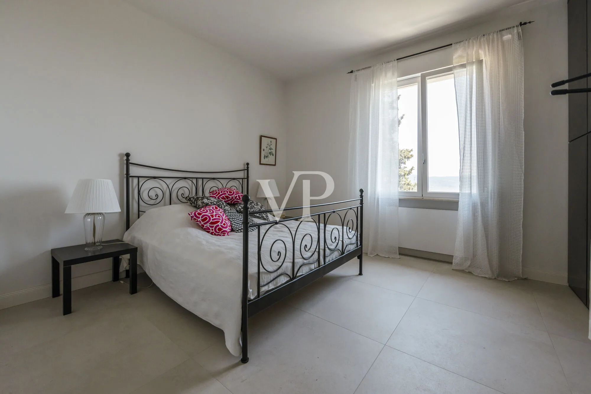 Elegante Villa mit Seeblick, Panoramaterrassen und Schwimmbad