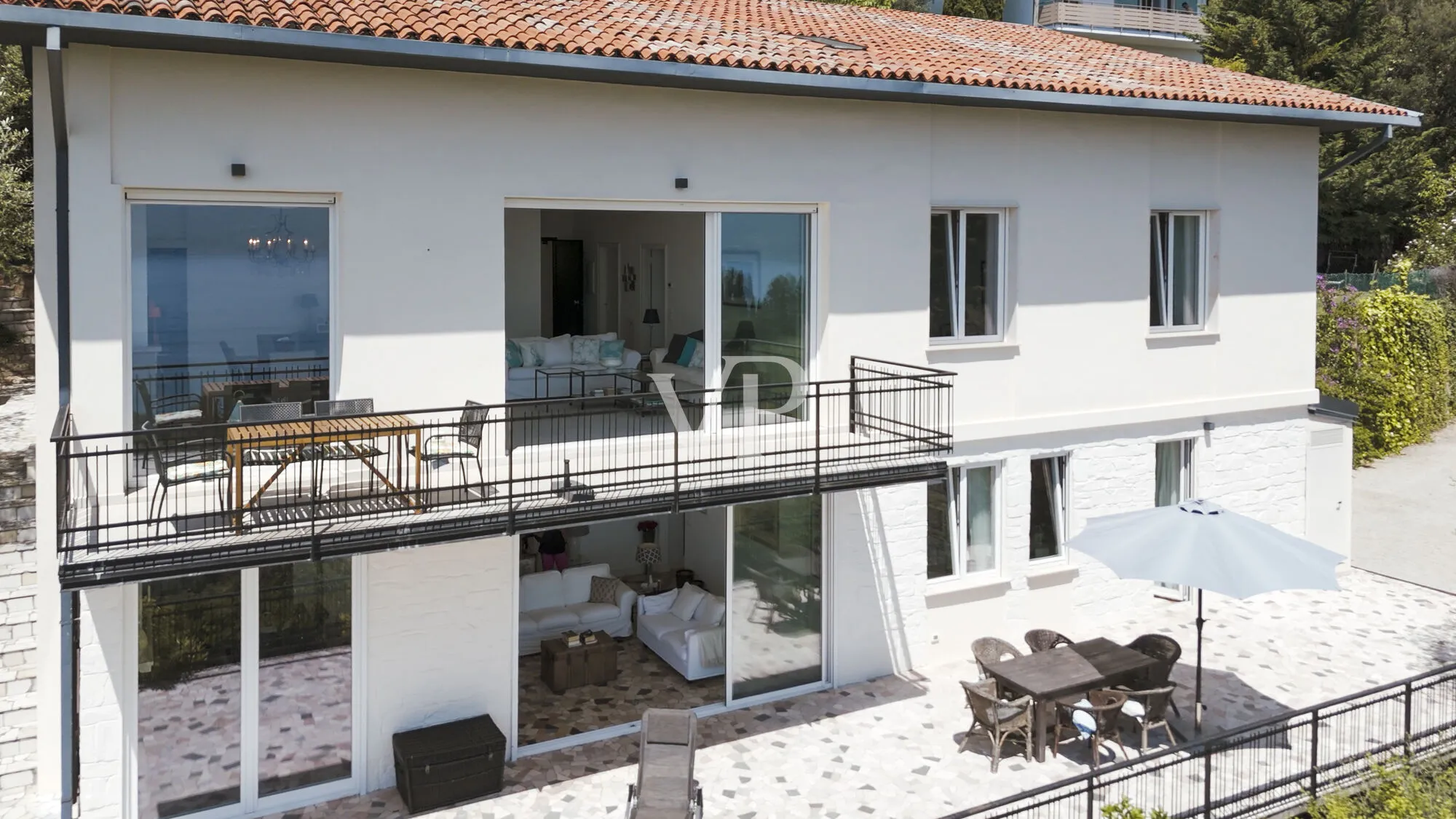 Elegante Villa mit Seeblick, Panoramaterrassen und Schwimmbad