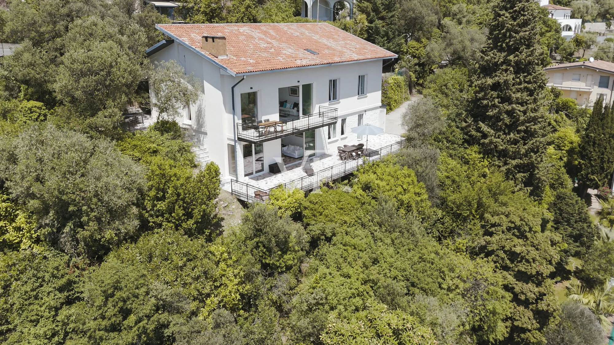 Elegante Villa mit Seeblick, Panoramaterrassen und Schwimmbad