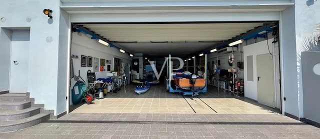 Boat garage