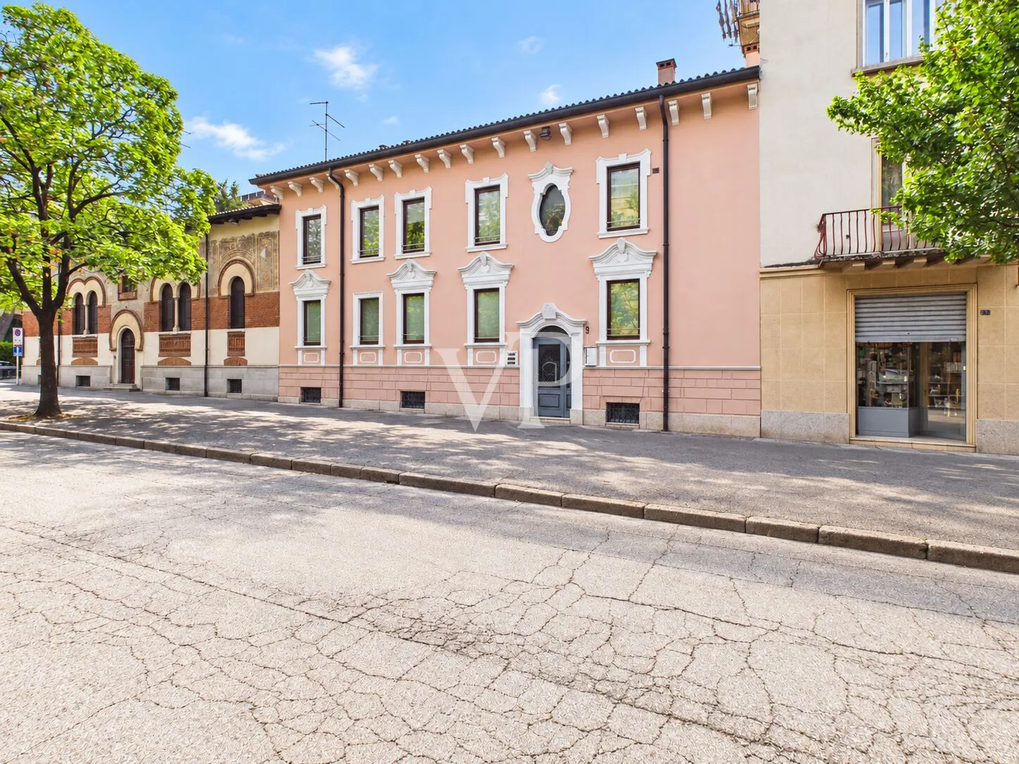 Appartement dans une maison jumelée rénovée avec garage