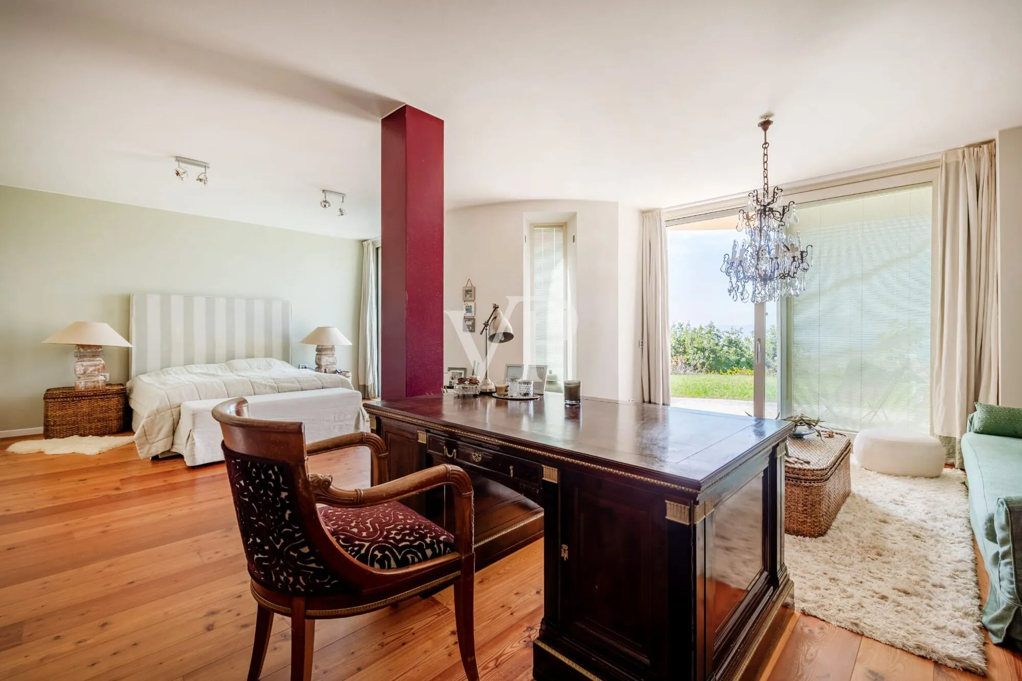 L'eccellenza dell'abitare: Esclusiva villa con vista lago, piscina e area wellness