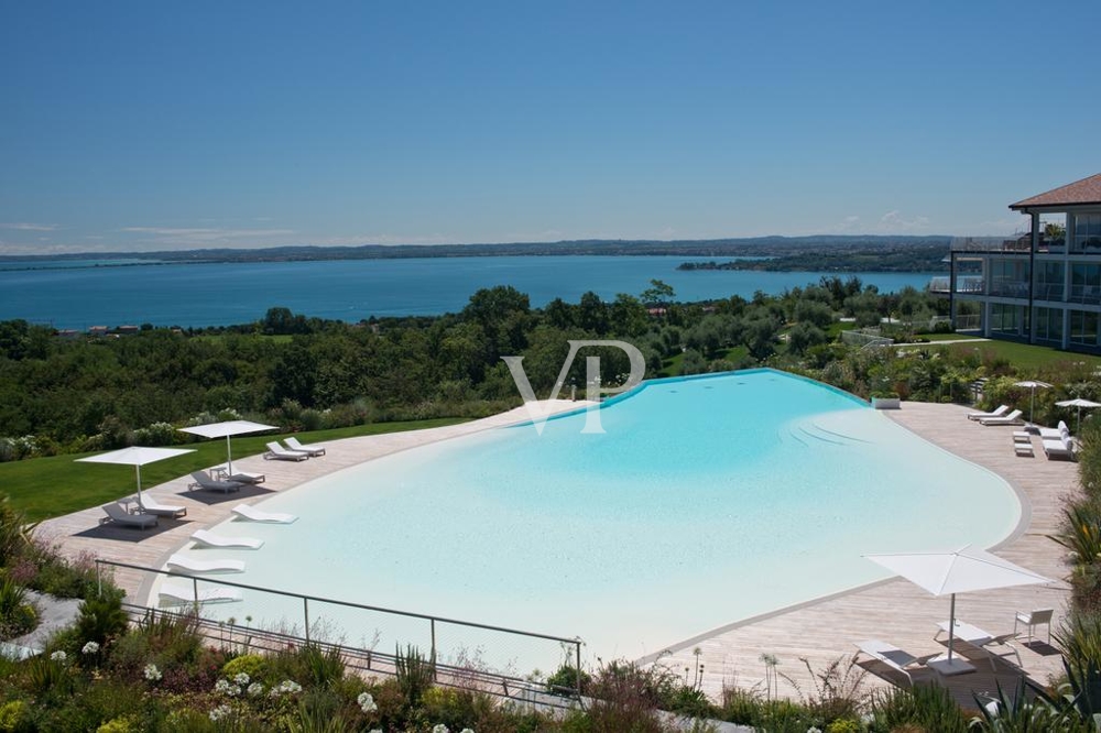 Dream apartments on Lake Garda in a breathtaking location.