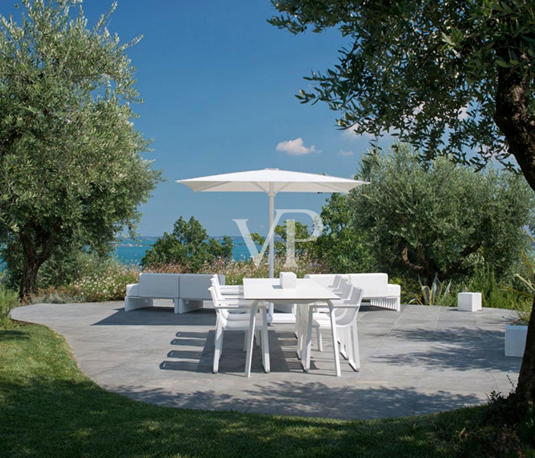 Dream apartments on Lake Garda in a breathtaking location.