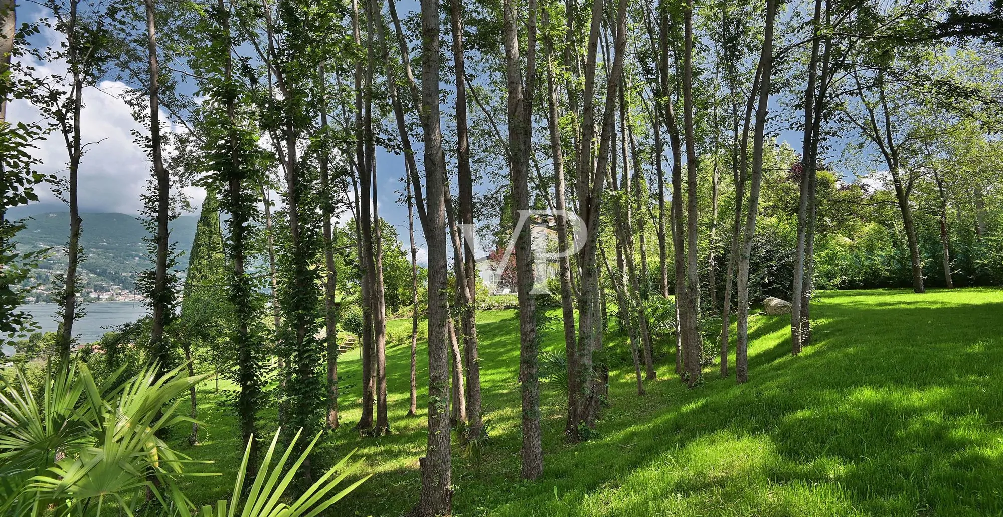 Herrschaftliche Villa mit bezauberndem Seeblick