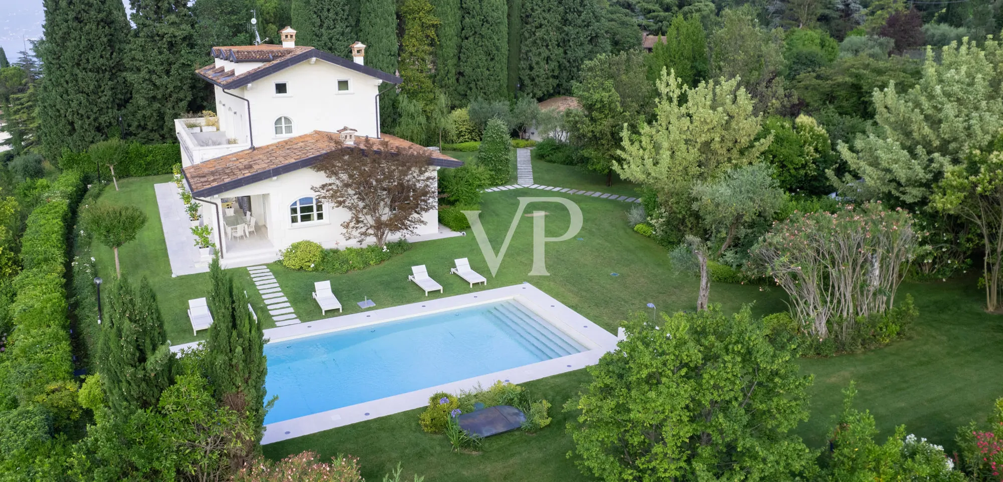 Herrschaftliche Villa mit bezauberndem Seeblick