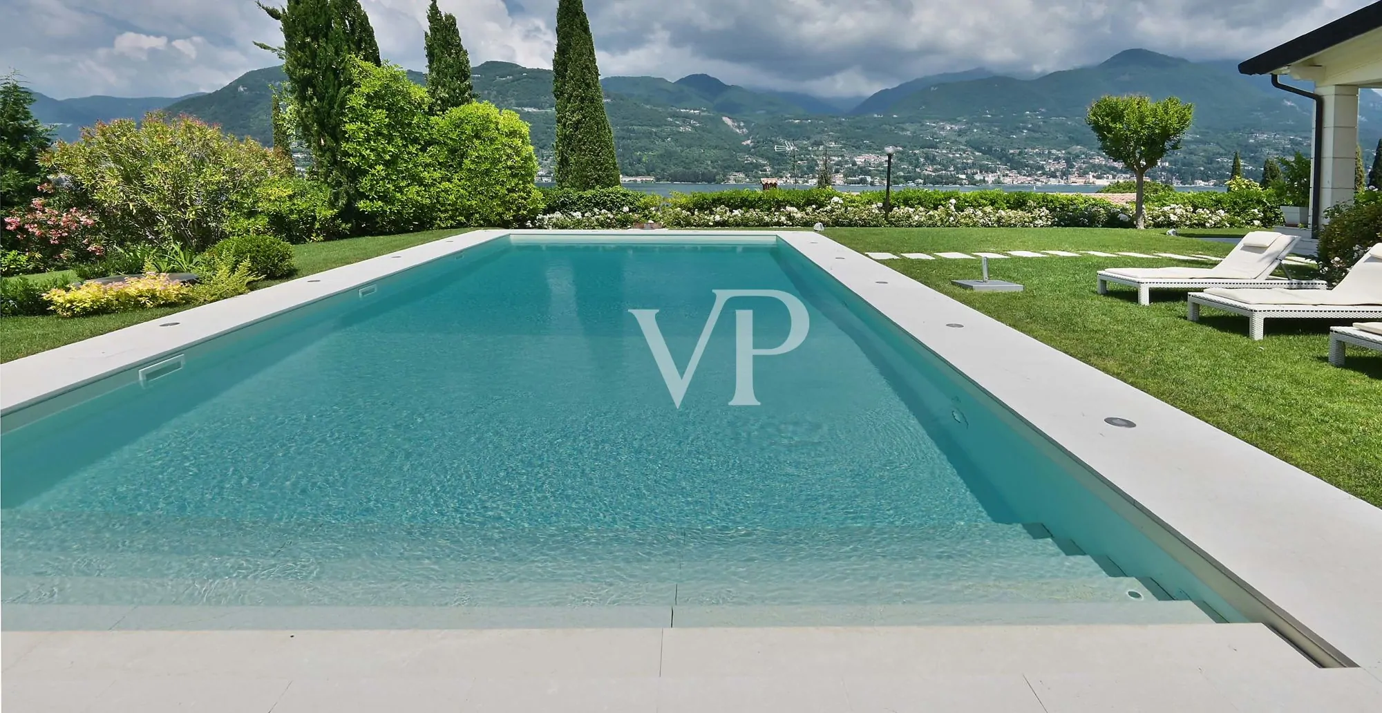 Herrschaftliche Villa mit bezauberndem Seeblick