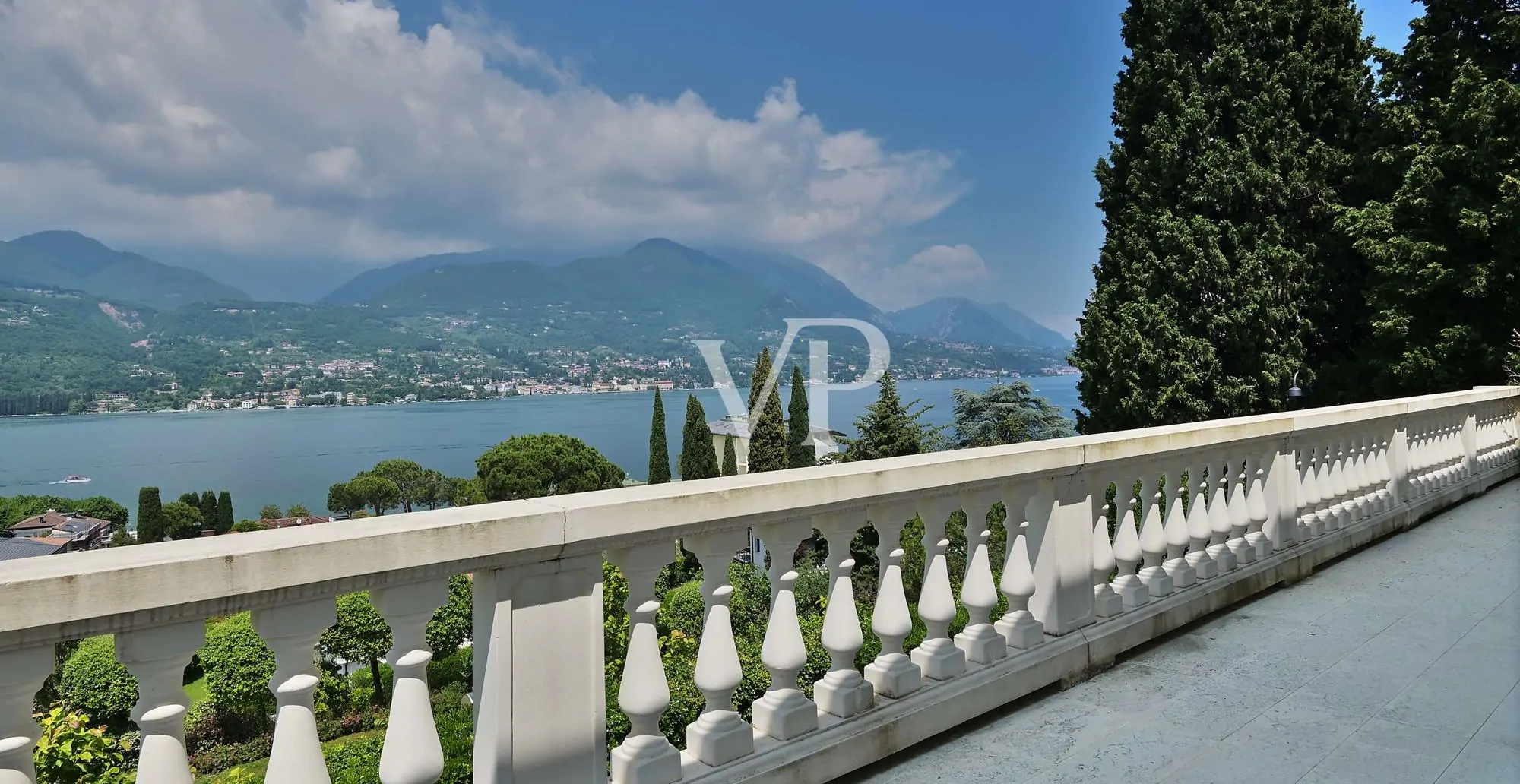 Herrschaftliche Villa mit bezauberndem Seeblick