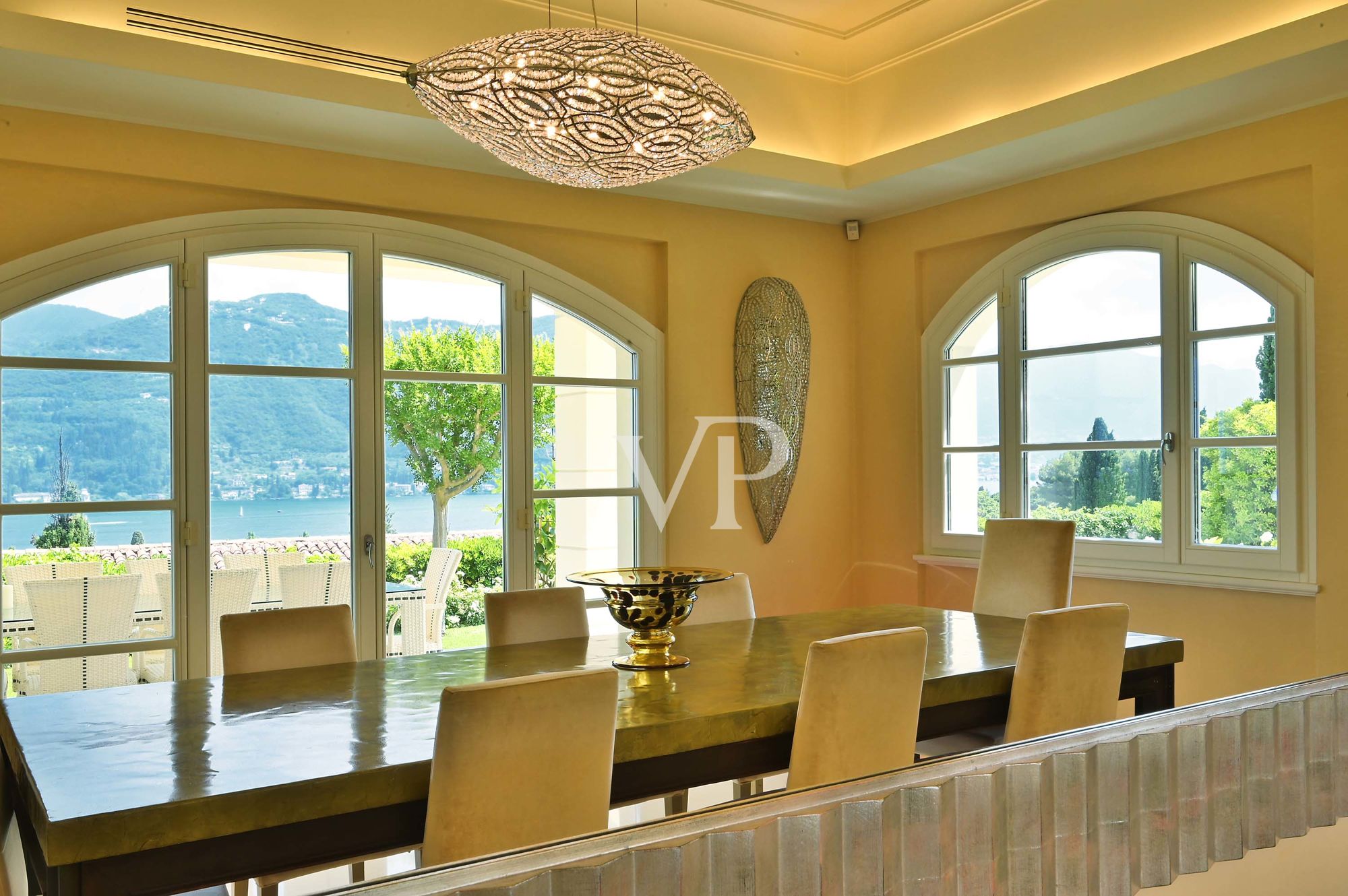 Beautiful villa with 
enchanting lake view