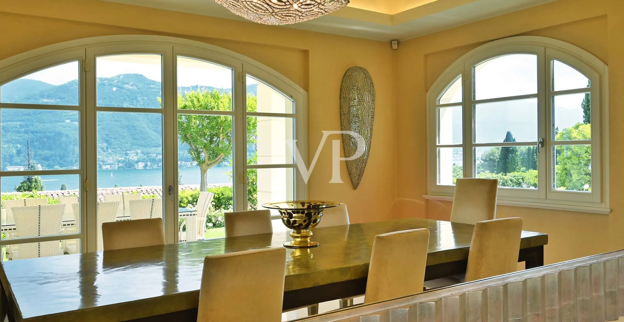Herrschaftliche Villa mit bezauberndem Seeblick