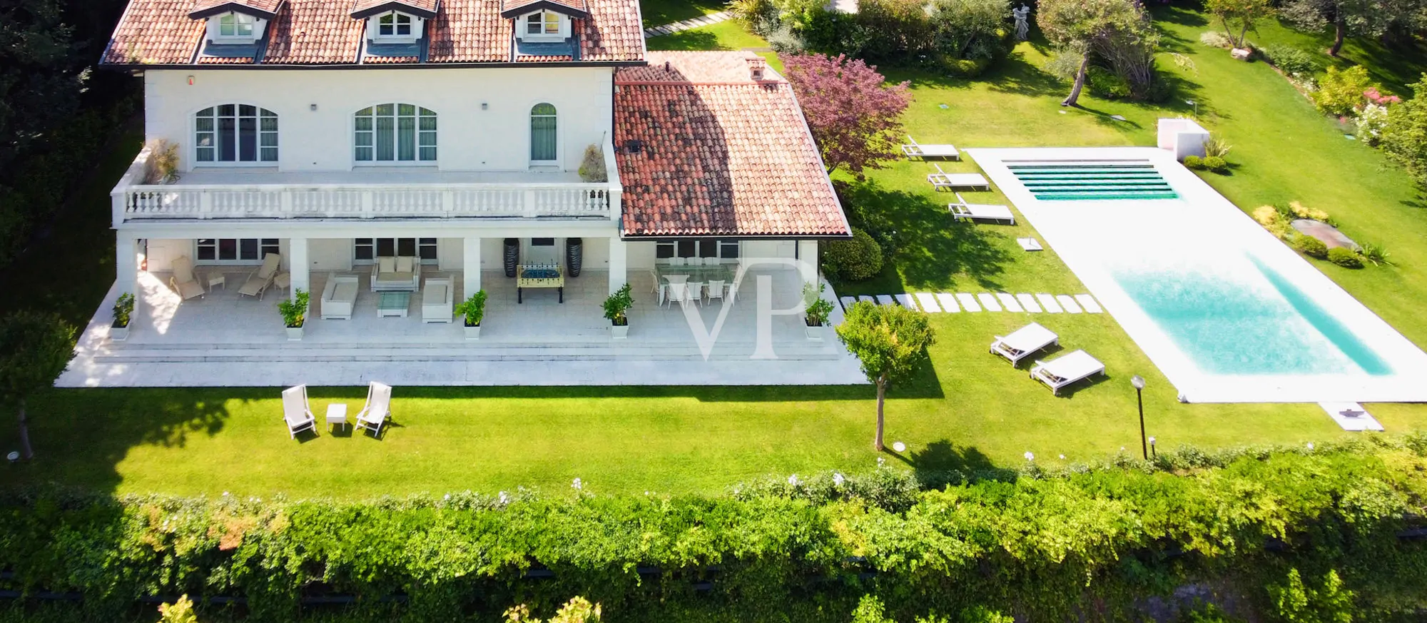 Herrschaftliche Villa mit bezauberndem Seeblick