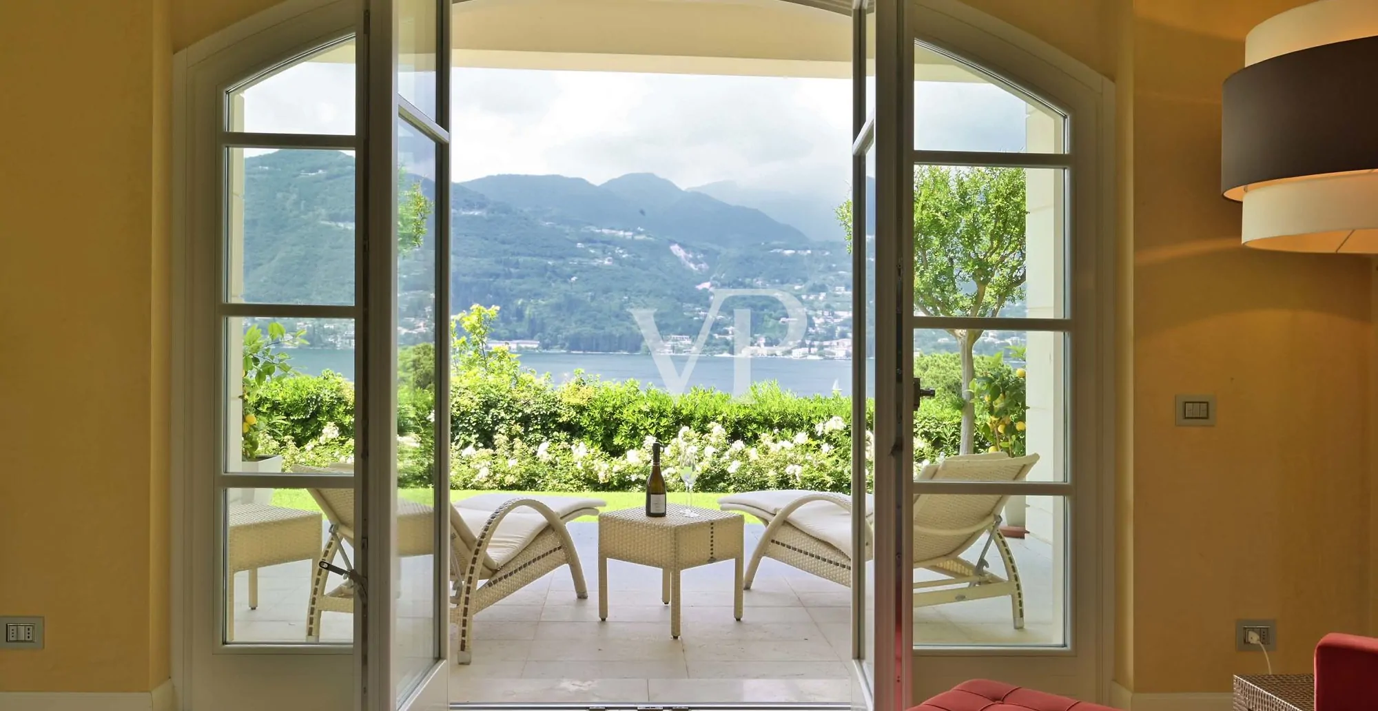 Herrschaftliche Villa mit bezauberndem Seeblick