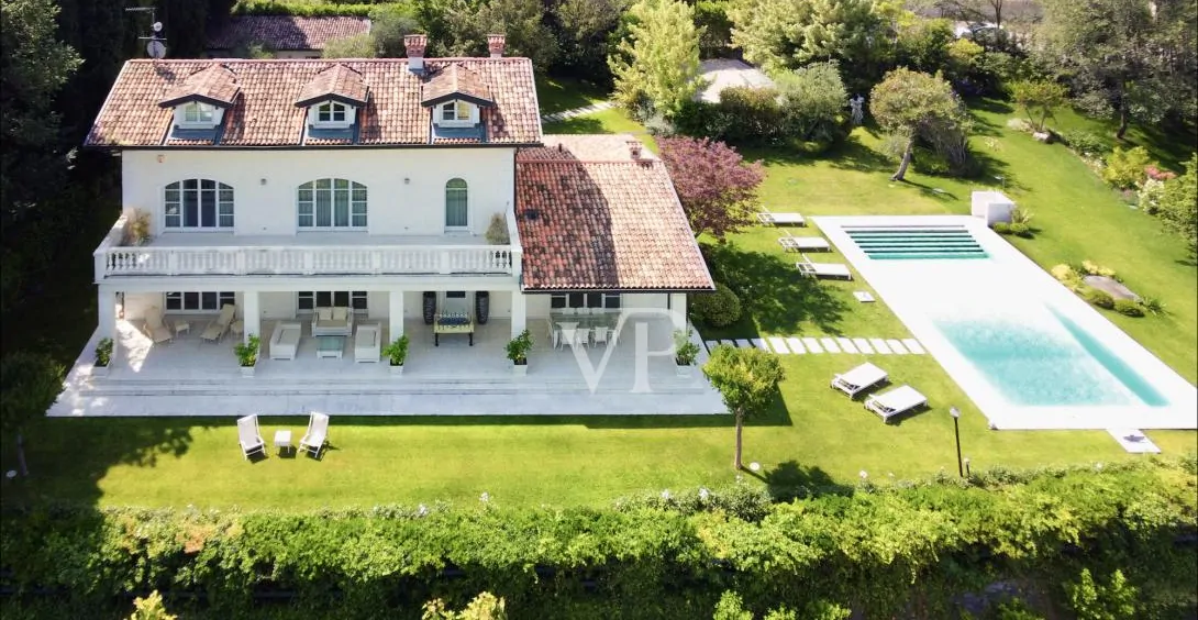 Herrschaftliche Villa mit bezauberndem Seeblick