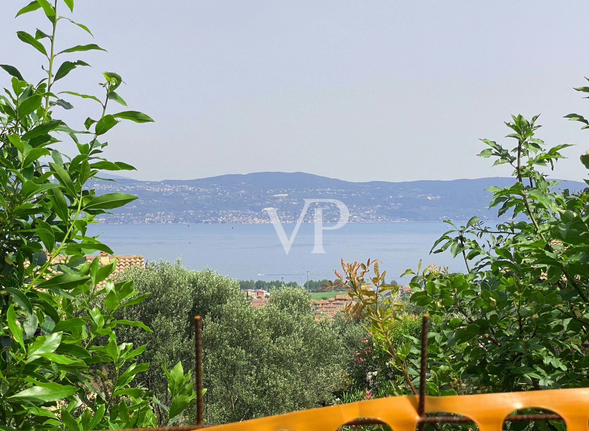 Newly built villa with fantastic lake view in quiet and exclusive location