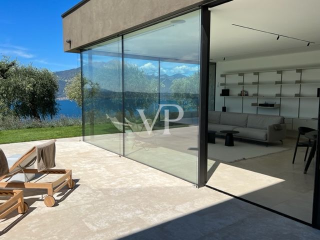 Moderna villa progettata dall'architetto con fantastica vista sul lago nella rinomata località di Torri del Benaco