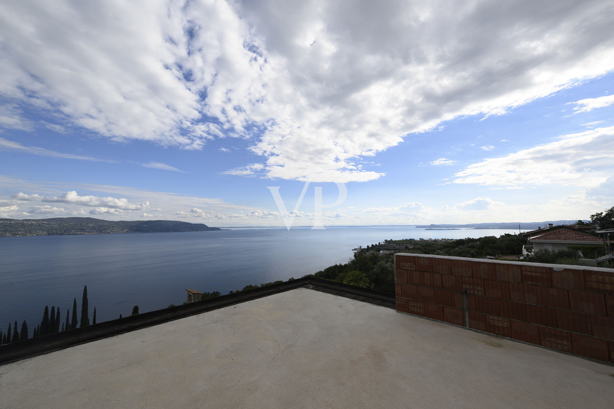 Impresionante villa con vistas al lago y piscina privada