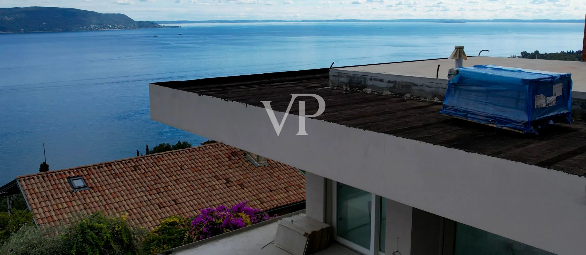 Impresionante villa con vistas al lago y piscina privada