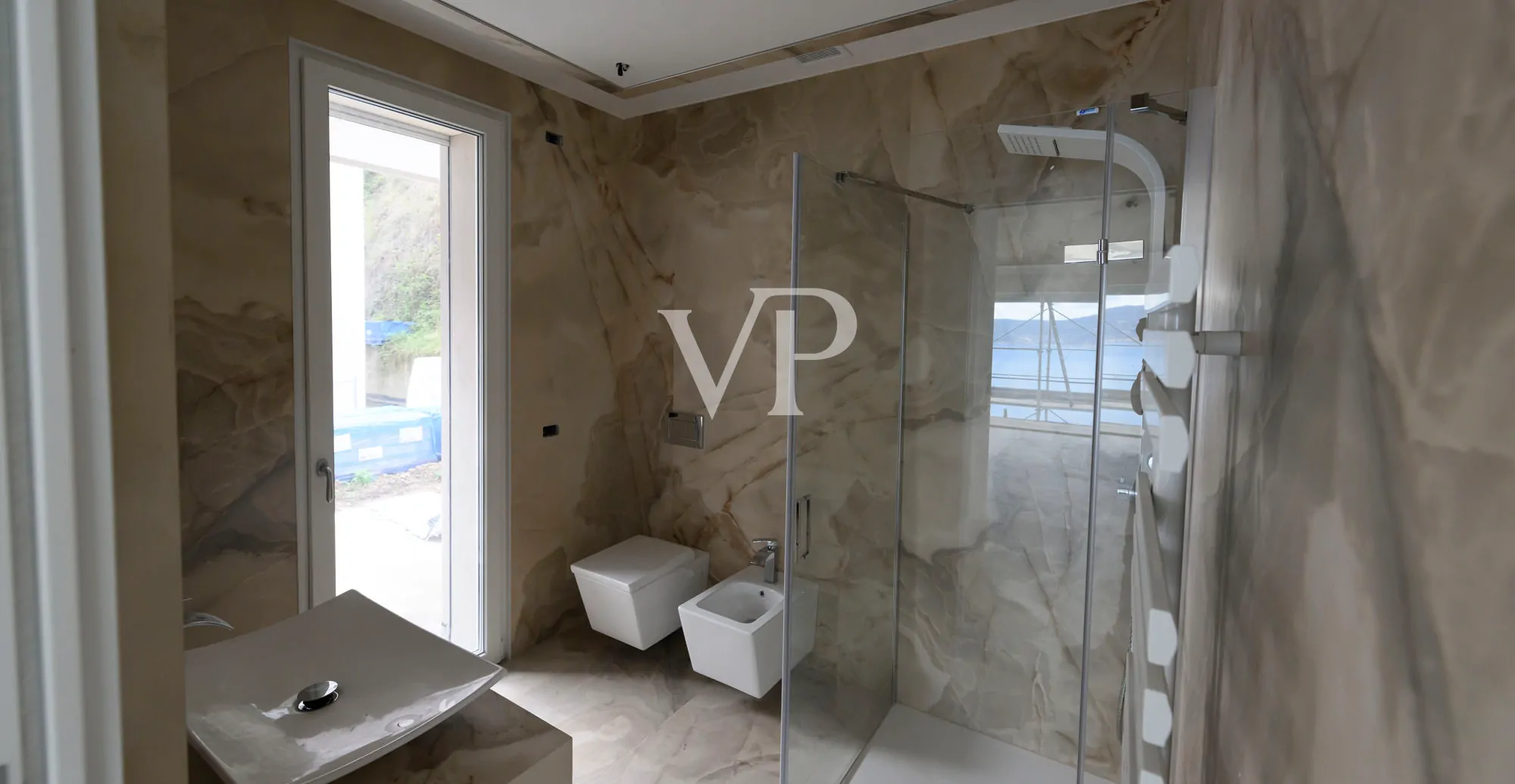 Impresionante villa con vistas al lago y piscina privada