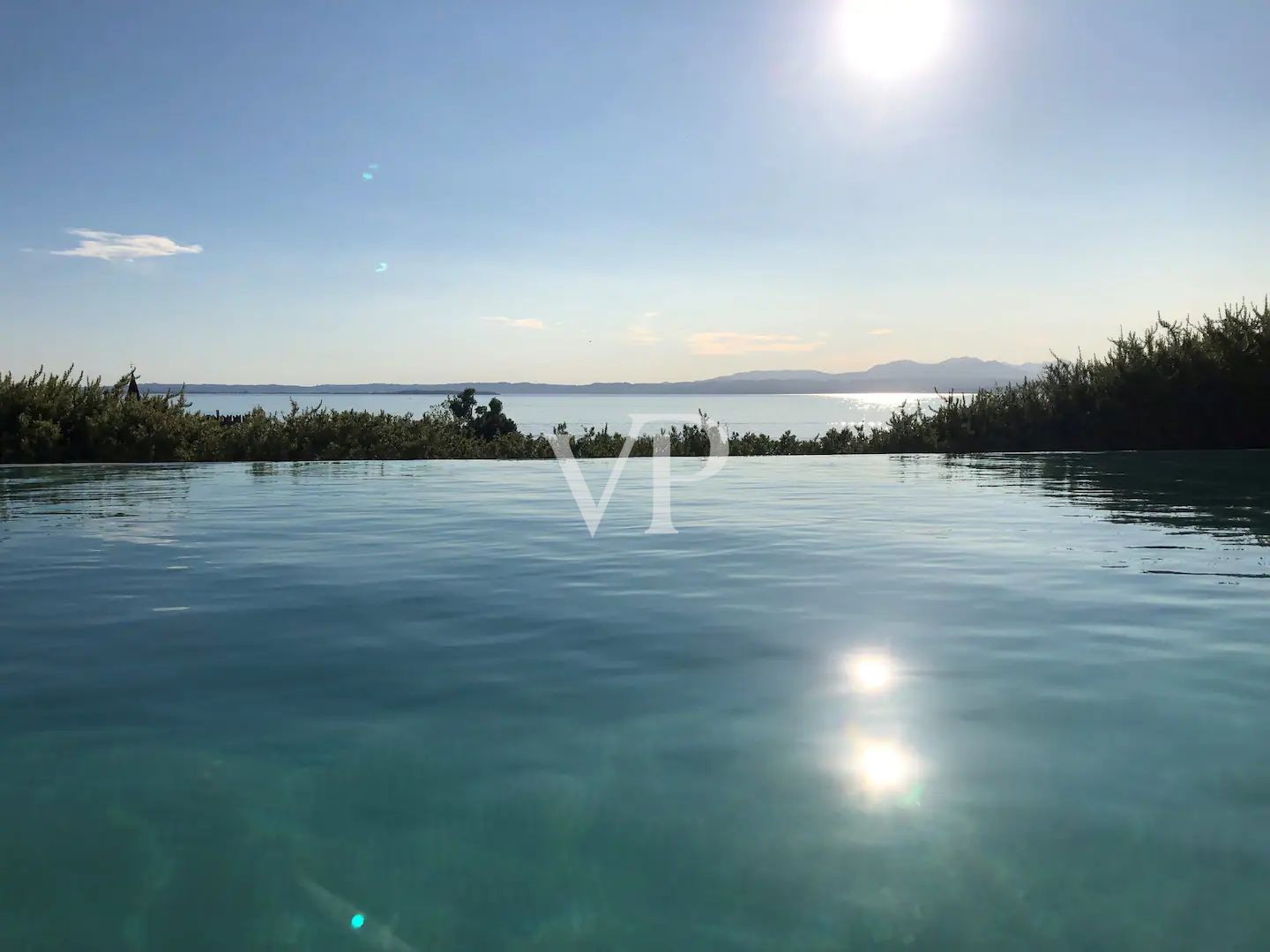 Schwimmbad mit Seesicht Piscina con Vista Lago