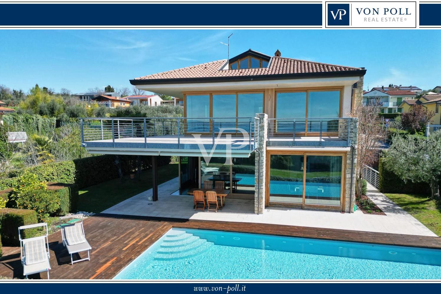 Remarkable Villa with fantastic Lake View near the historic center
