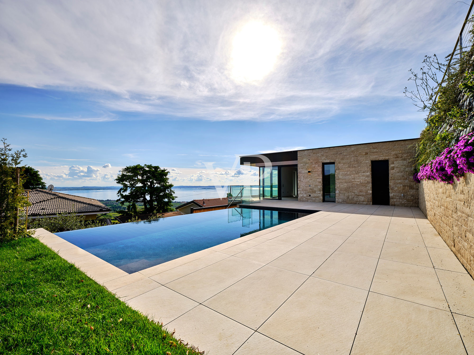 Villa with Pool and Lake View