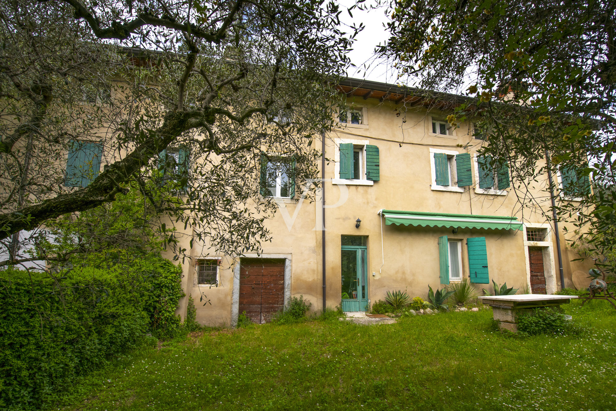 Magnificent partially renovated Rustico with lake view