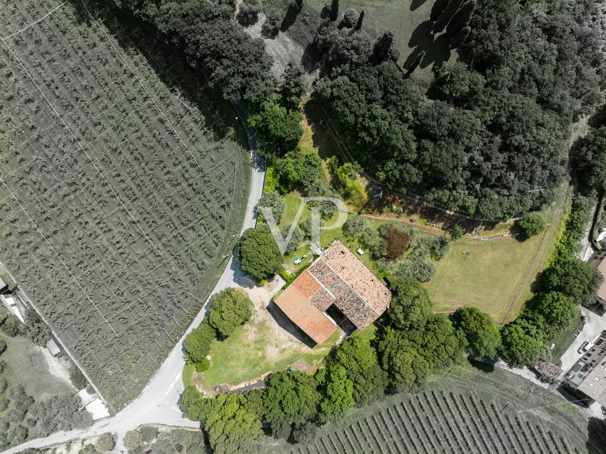 Wunderschönes, teilweise renoviertes ortstypisches Landhaus mit Seeblick