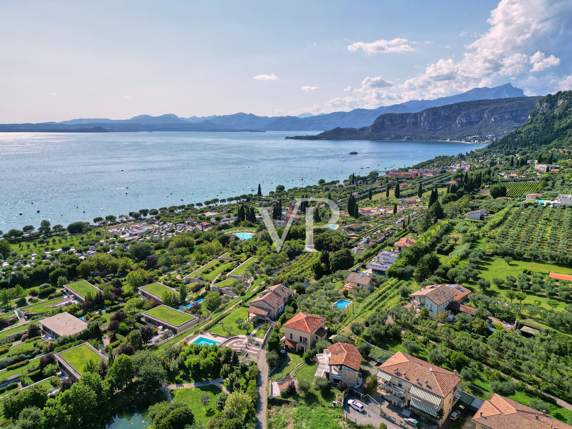 Villa mit fantastischem Seeblick in der Nähe des historischen Zentrums