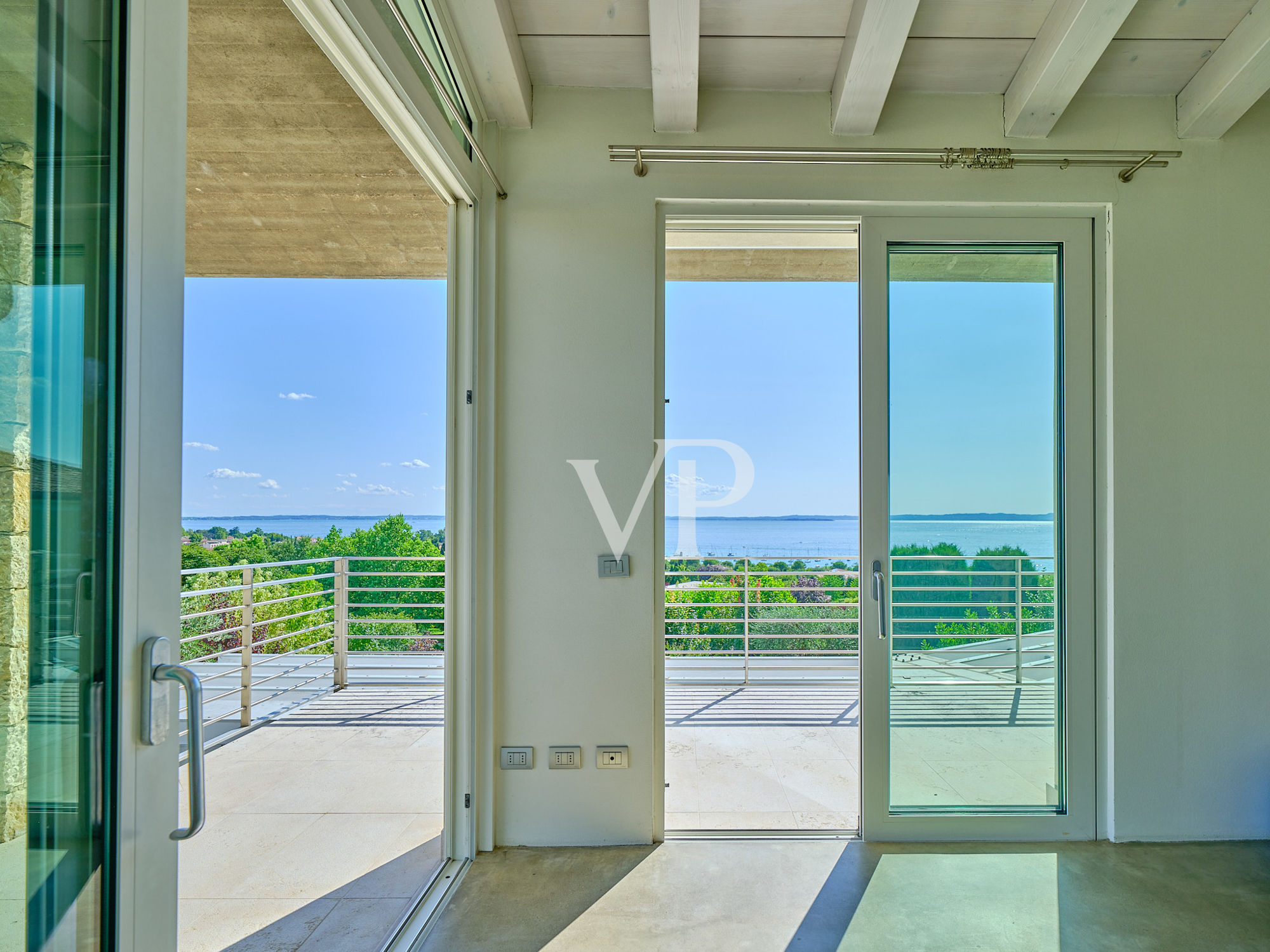 Villa with fantastic Lake View in the proximity of the historic center