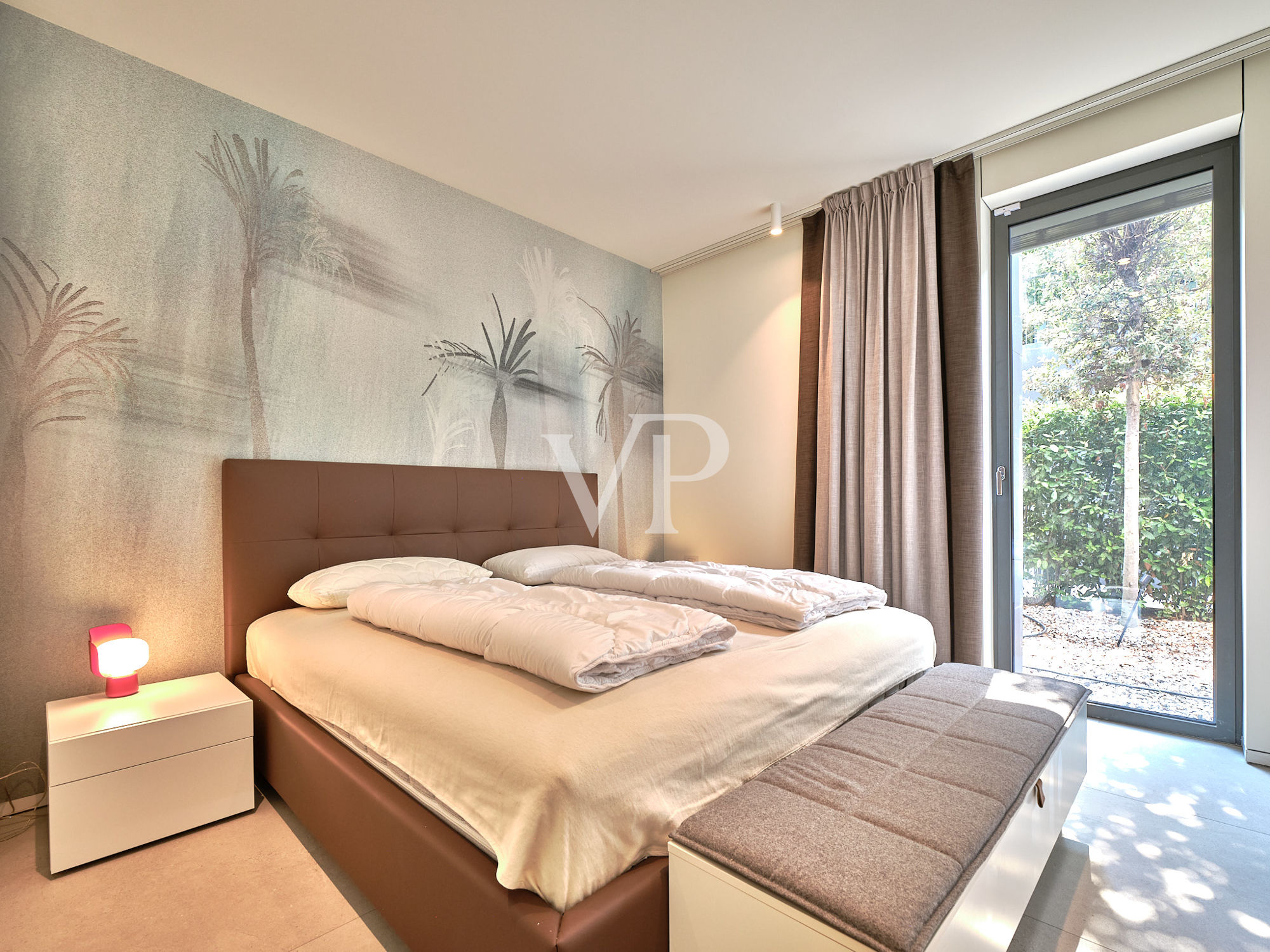 1 Master Bedroom with walk-in wardrobe, en Suite Bathroom and Access to the private Terrace