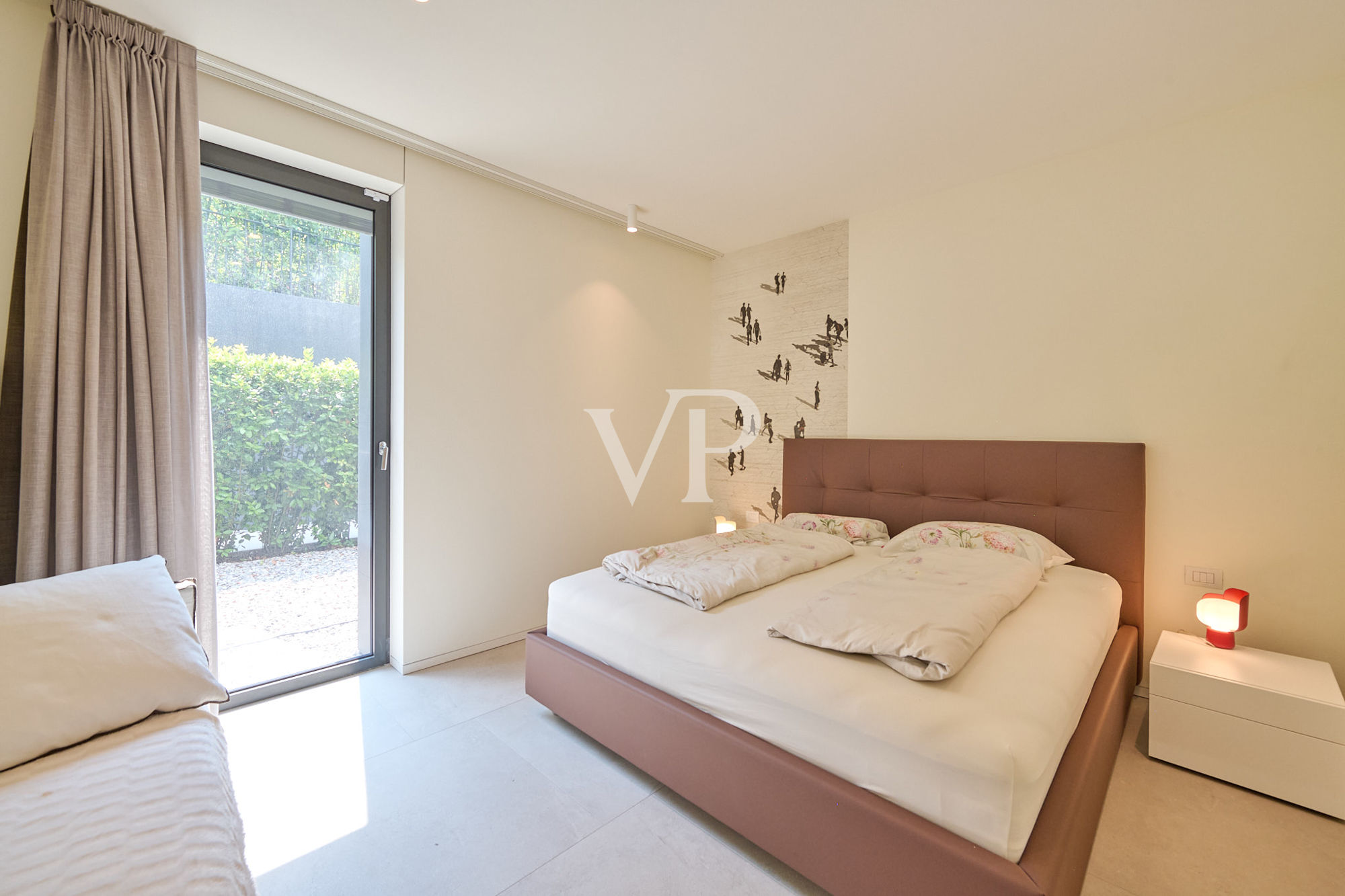 2 Master Bedroom with Access to the Terrace