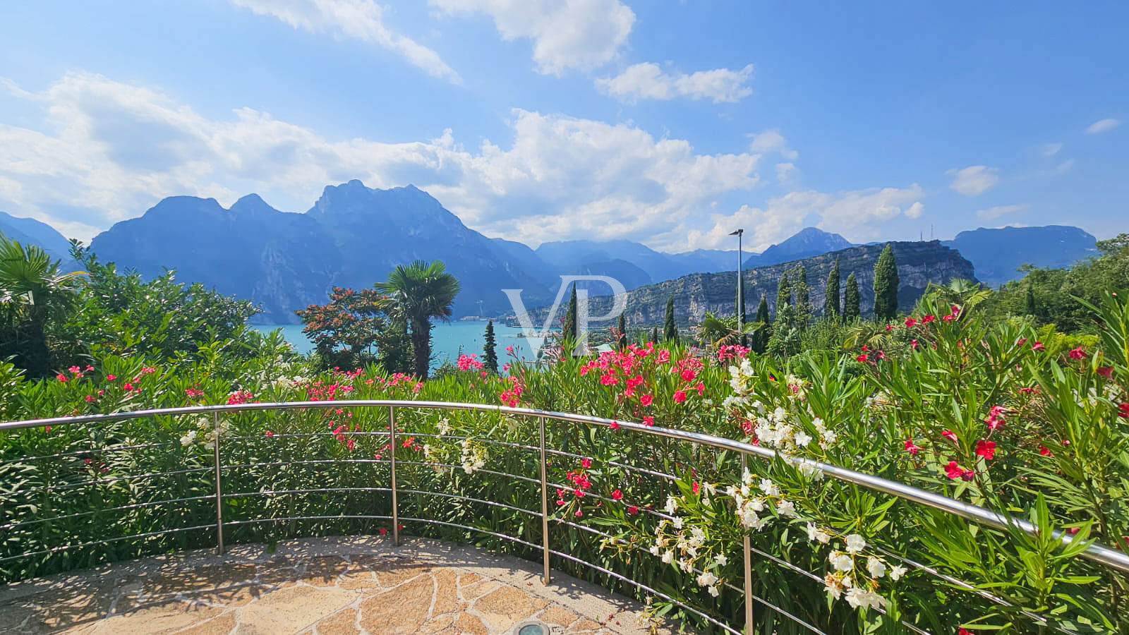 Architect's villa with fantastic lake view in Torbole