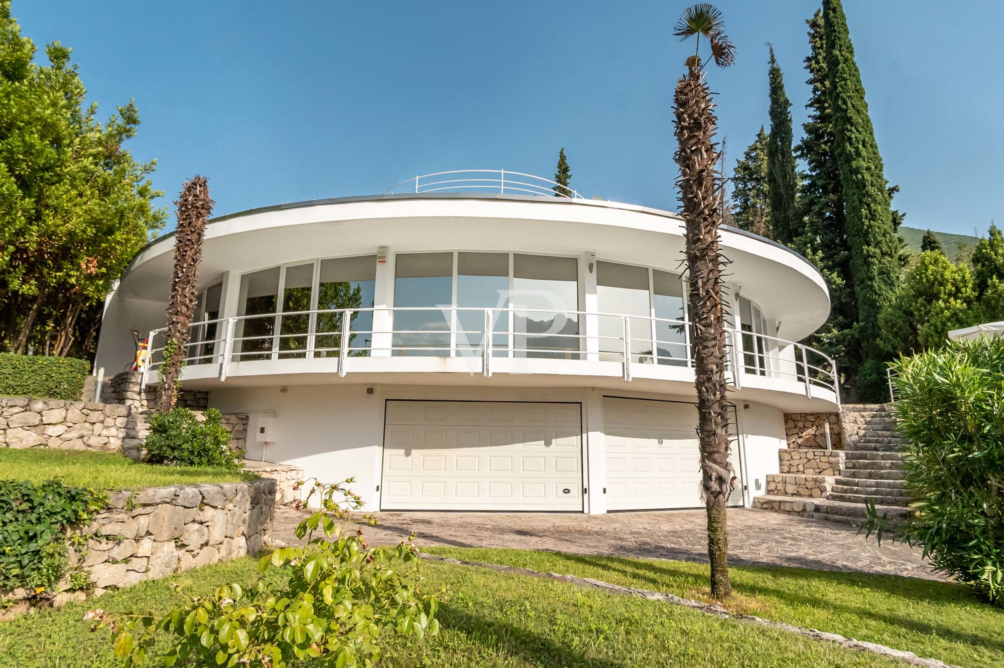 Villa d'architecte avec vue imprenable sur le lac à Torbole