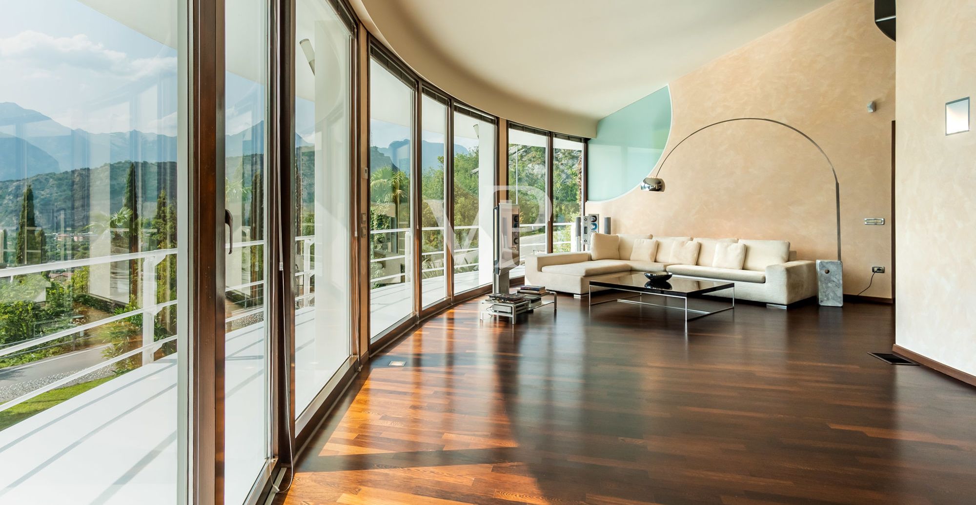 Architektenvilla mit traumhaften Seeblick in Torbole