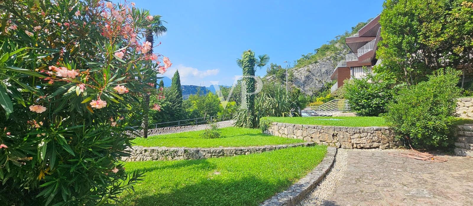 Architektenvilla mit traumhaften Seeblick in Torbole